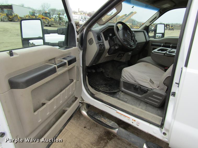 image for item DF3751 2009 Ford F550 SuperCab truck cab and chassis