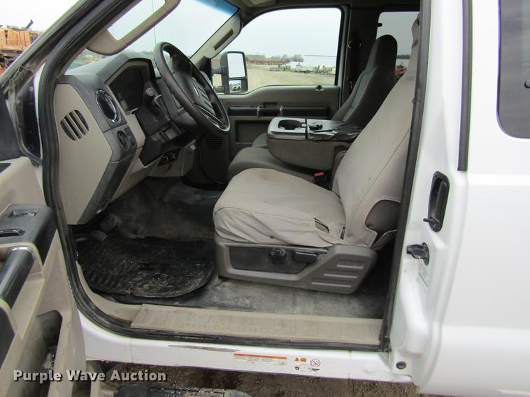 image for item DF3751 2009 Ford F550 SuperCab truck cab and chassis