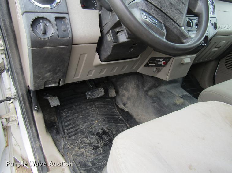 image for item DF3751 2009 Ford F550 SuperCab truck cab and chassis