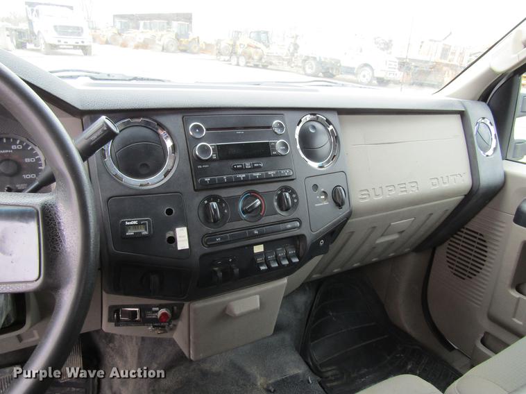 image for item DF3751 2009 Ford F550 SuperCab truck cab and chassis