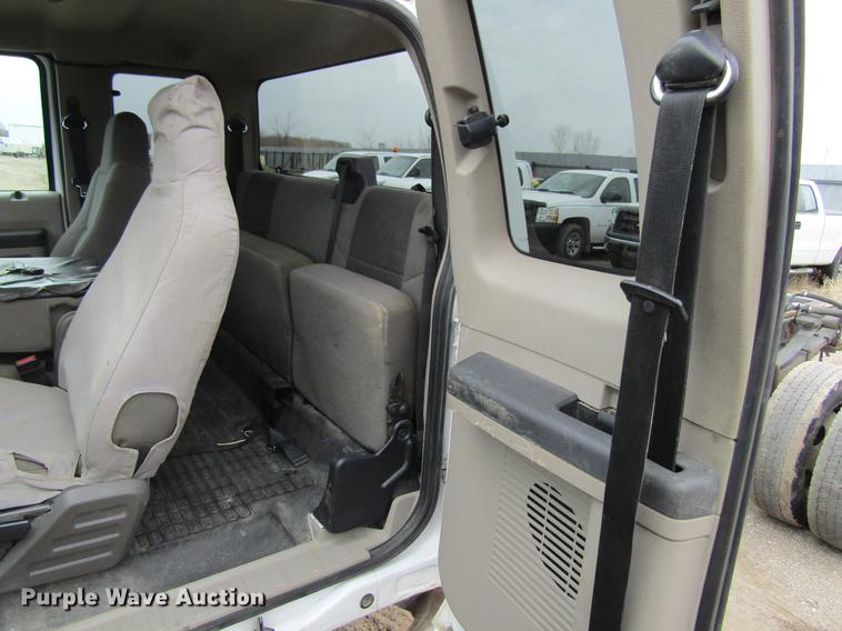 image for item DF3751 2009 Ford F550 SuperCab truck cab and chassis