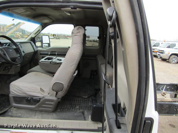 image for item DF3751 2009 Ford F550 SuperCab truck cab and chassis