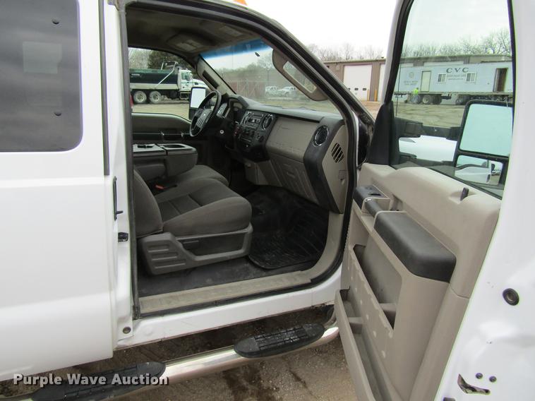 image for item DF3751 2009 Ford F550 SuperCab truck cab and chassis