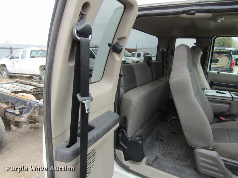 image for item DF3751 2009 Ford F550 SuperCab truck cab and chassis