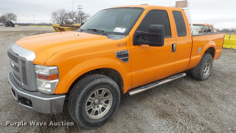 image for item DF4254 2010 Ford F250 Super Duty SuperCab pickup truck
