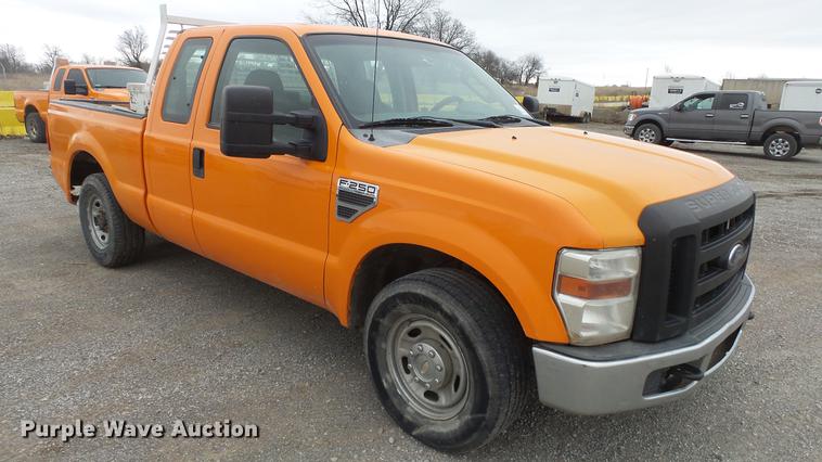 image for item DF4255 2010 Ford F250 Super Duty SuperCab pickup truck