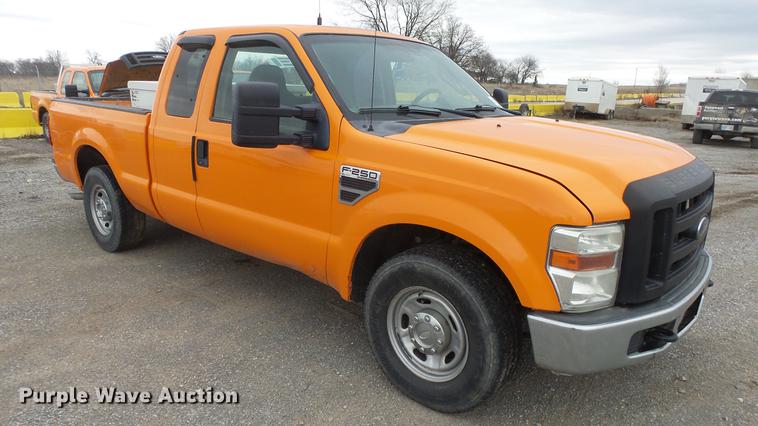 image for item DF4256 2010 Ford F250 Super Duty SuperCab pickup truck
