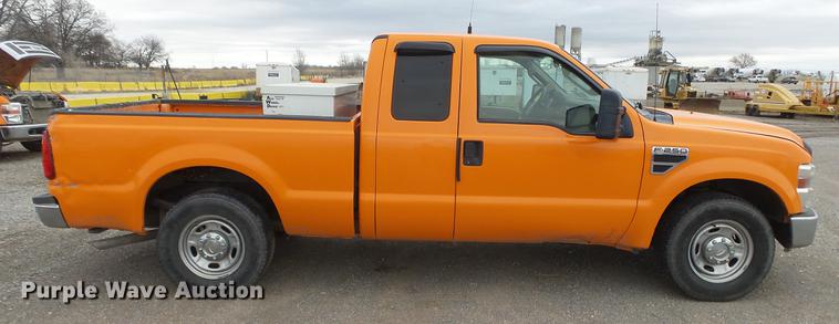 image for item DF4256 2010 Ford F250 Super Duty SuperCab pickup truck