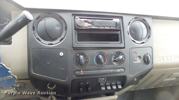 image for item DF4256 2010 Ford F250 Super Duty SuperCab pickup truck