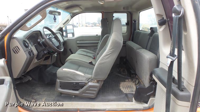 image for item DF4256 2010 Ford F250 Super Duty SuperCab pickup truck