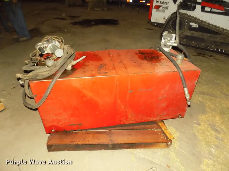 image for item DO9027 (2) fuel tanks