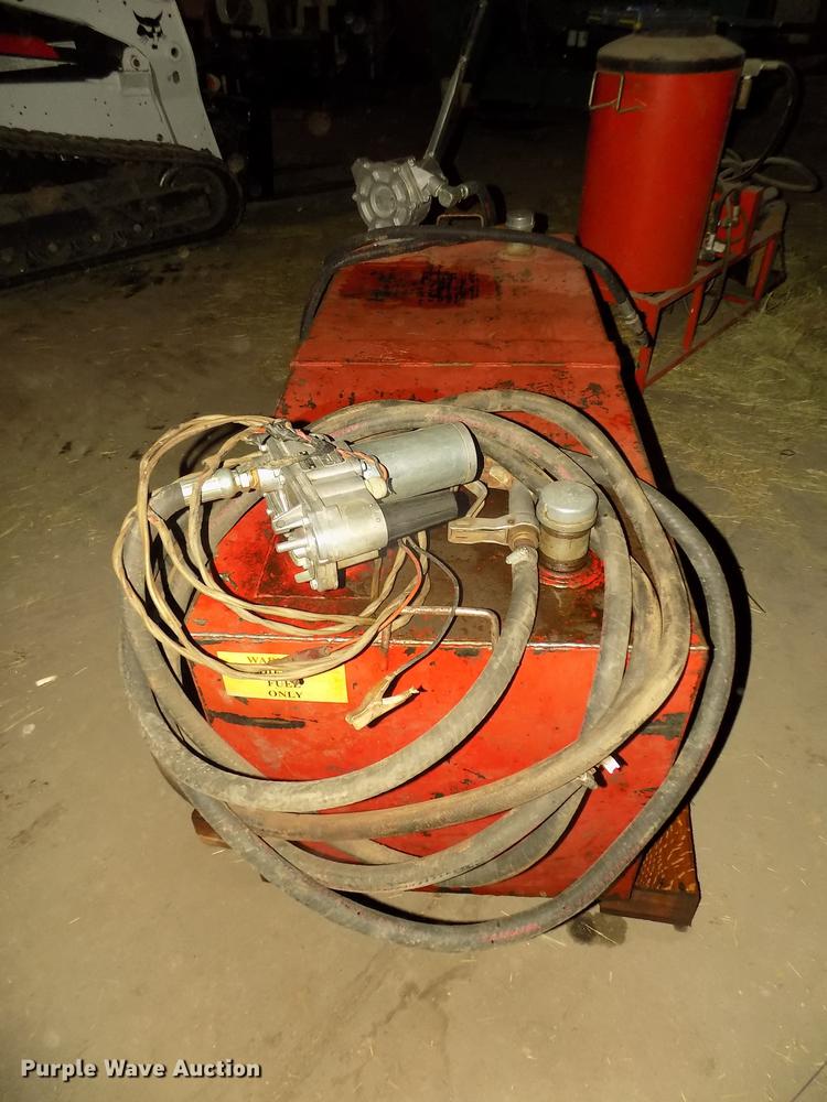 image for item DO9027 (2) fuel tanks