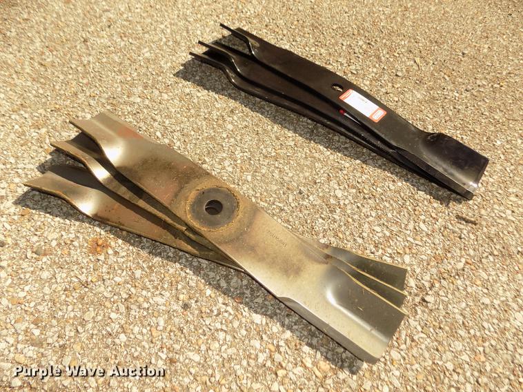 image for item DO9031 2013 John Deere X748 Ultimate lawn mower