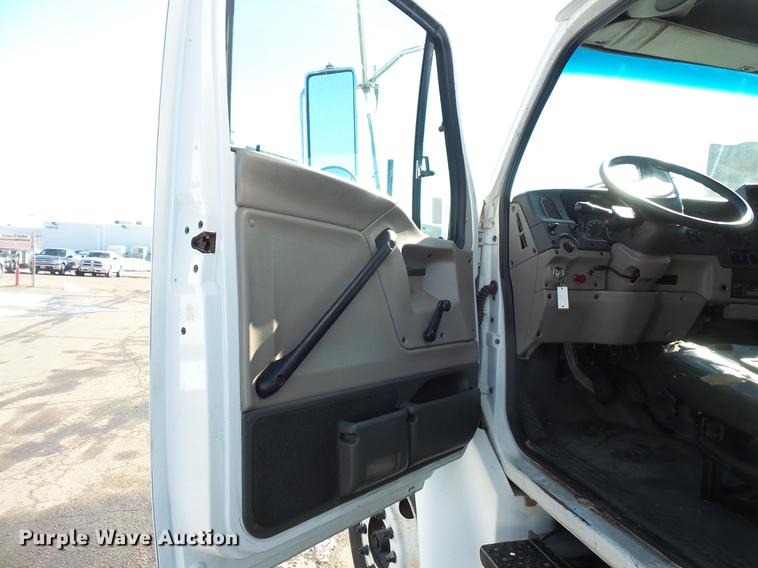 image for item DV9590 2005 Sterling Acterra box truck