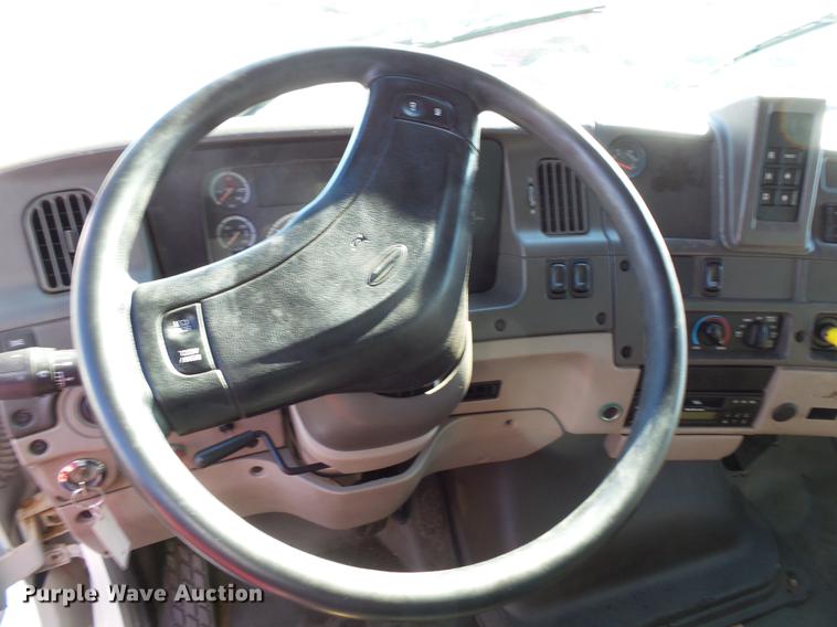 image for item DV9590 2005 Sterling Acterra box truck