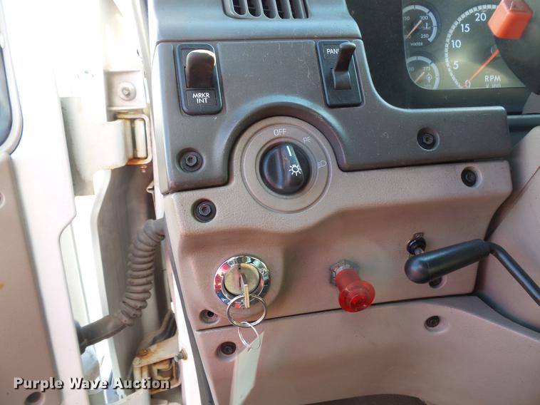 image for item DV9590 2005 Sterling Acterra box truck