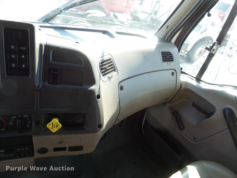 image for item DV9590 2005 Sterling Acterra box truck