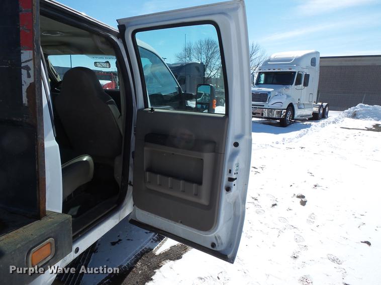 image for item DV9591 2008 Ford F550 Crew Cab flatbed truck