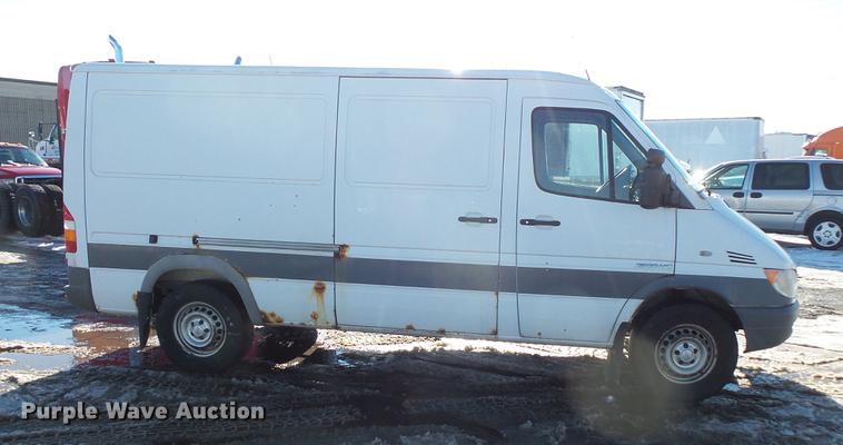 image for item DV9600 2006 Freightliner Sprinter delivery truck
