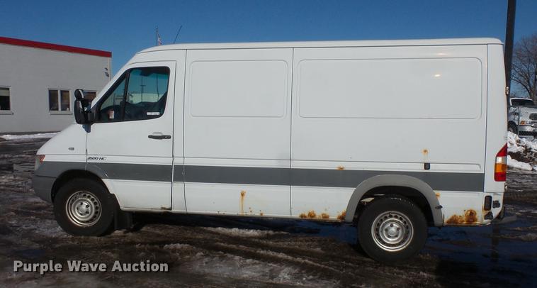 image for item DV9600 2006 Freightliner Sprinter delivery truck