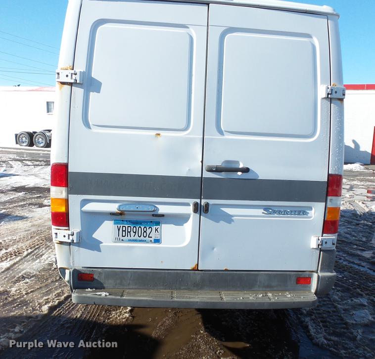 image for item DV9600 2006 Freightliner Sprinter delivery truck