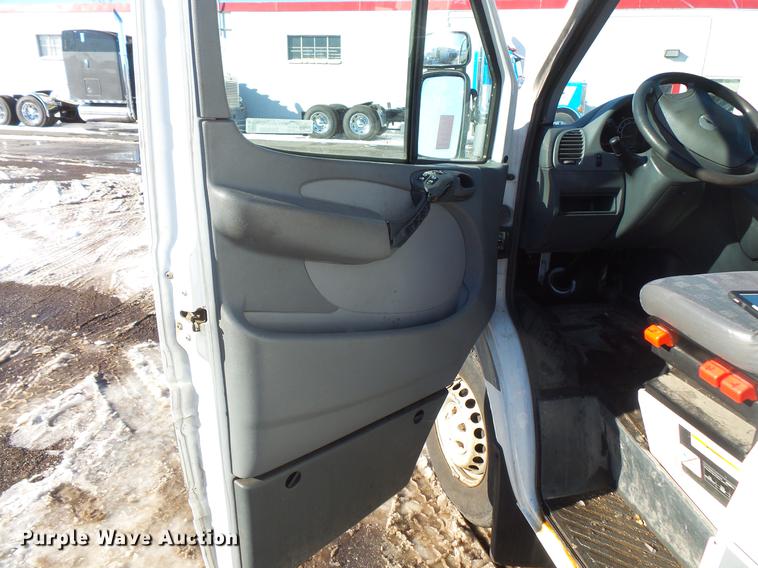 image for item DV9600 2006 Freightliner Sprinter delivery truck