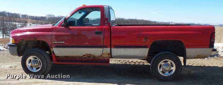 image for item DV9618 2001 Dodge Ram 2500 pickup truck