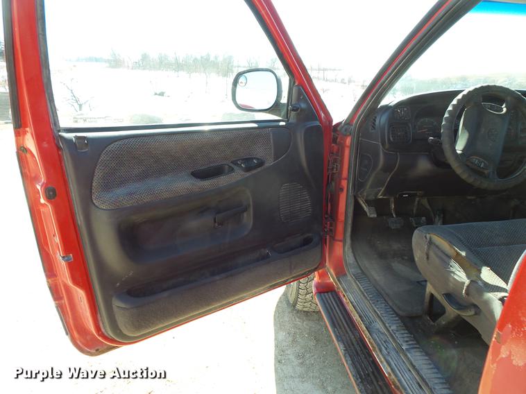 image for item DV9618 2001 Dodge Ram 2500 pickup truck