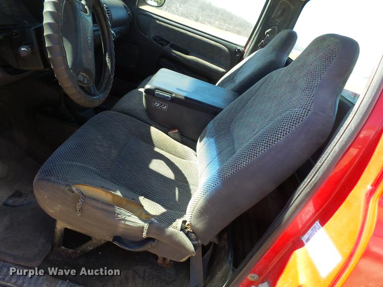 image for item DV9618 2001 Dodge Ram 2500 pickup truck