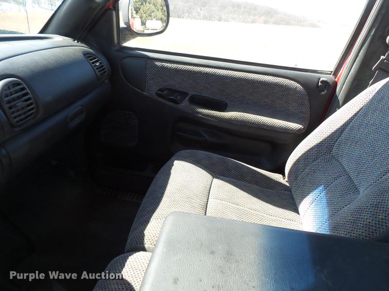 image for item DV9618 2001 Dodge Ram 2500 pickup truck