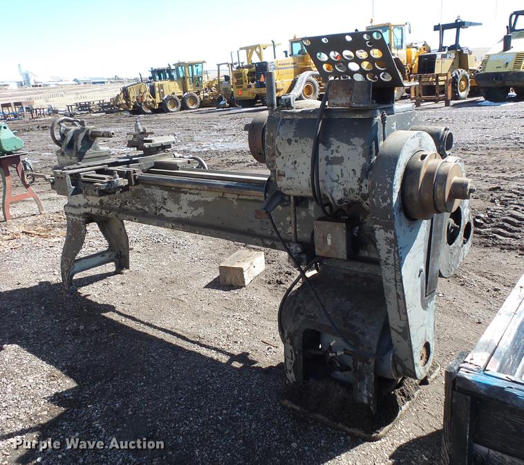 image for item DV9658 Cincinnati metal lathe