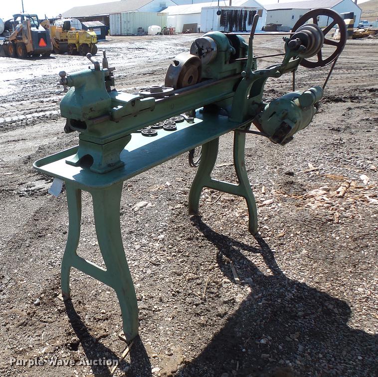 image for item DV9659 Logan metal lathe