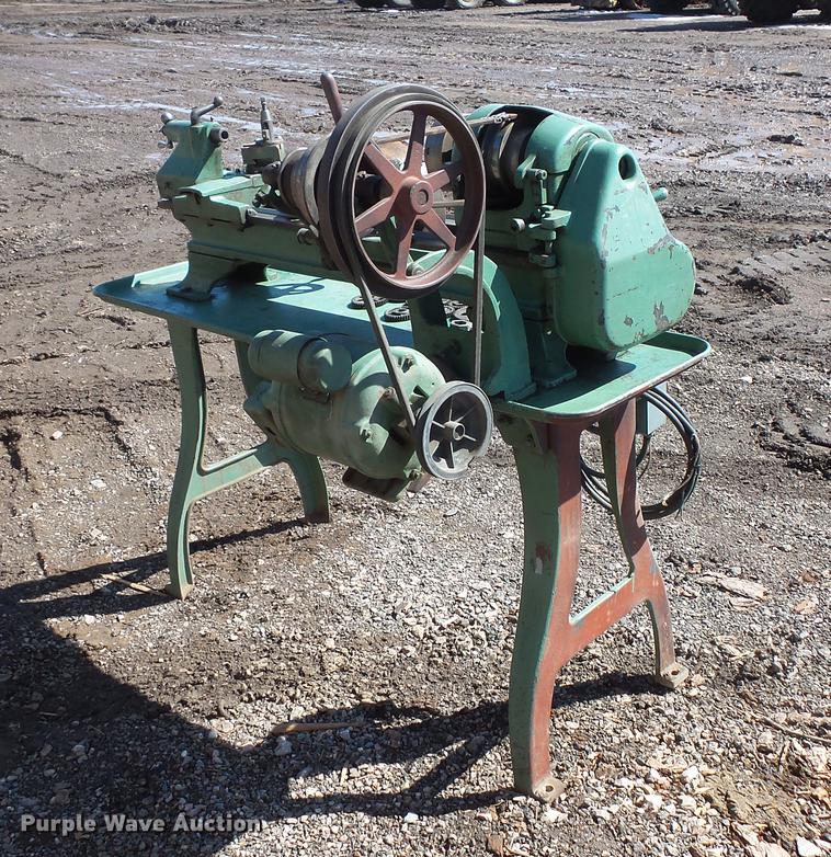image for item DV9659 Logan metal lathe