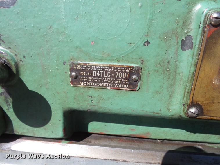 image for item DV9659 Logan metal lathe