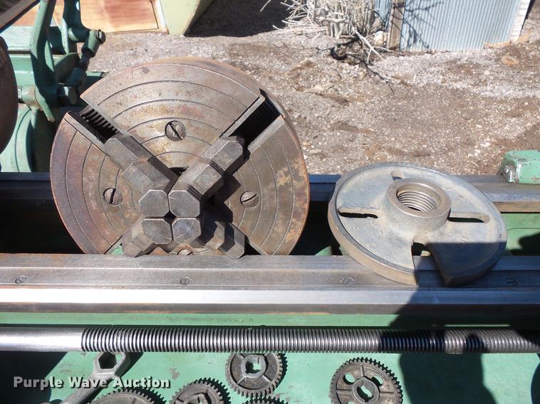 image for item DV9659 Logan metal lathe