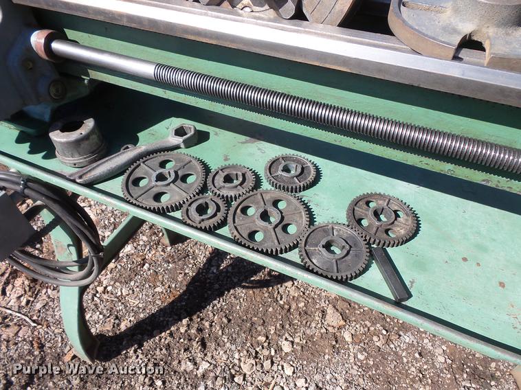 image for item DV9659 Logan metal lathe