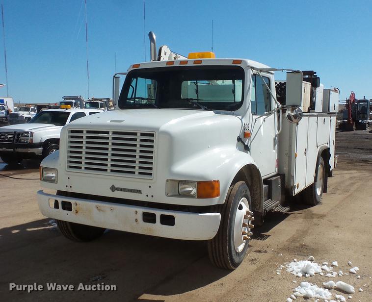 image for item DV9661 1993 International 4700 service truck with crane