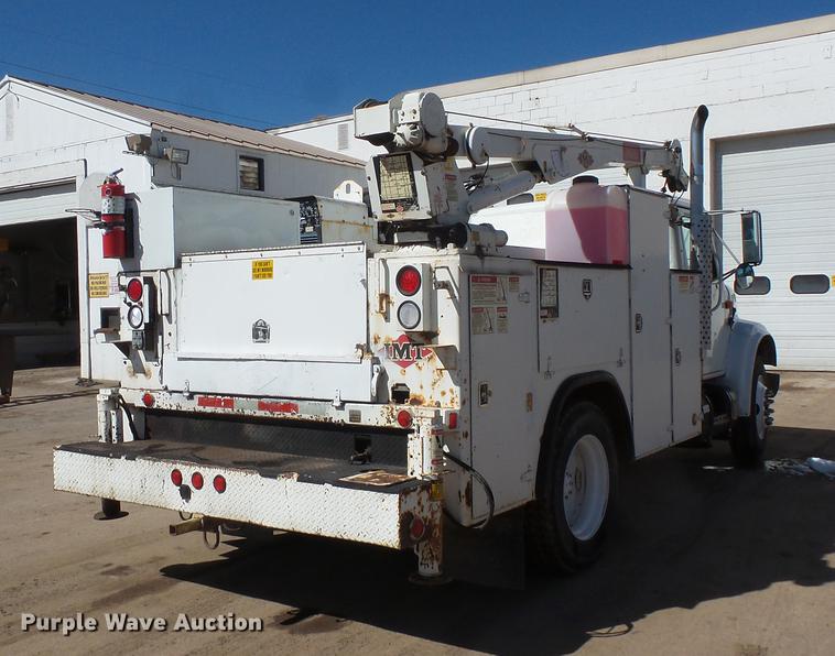 image for item DV9661 1993 International 4700 service truck with crane