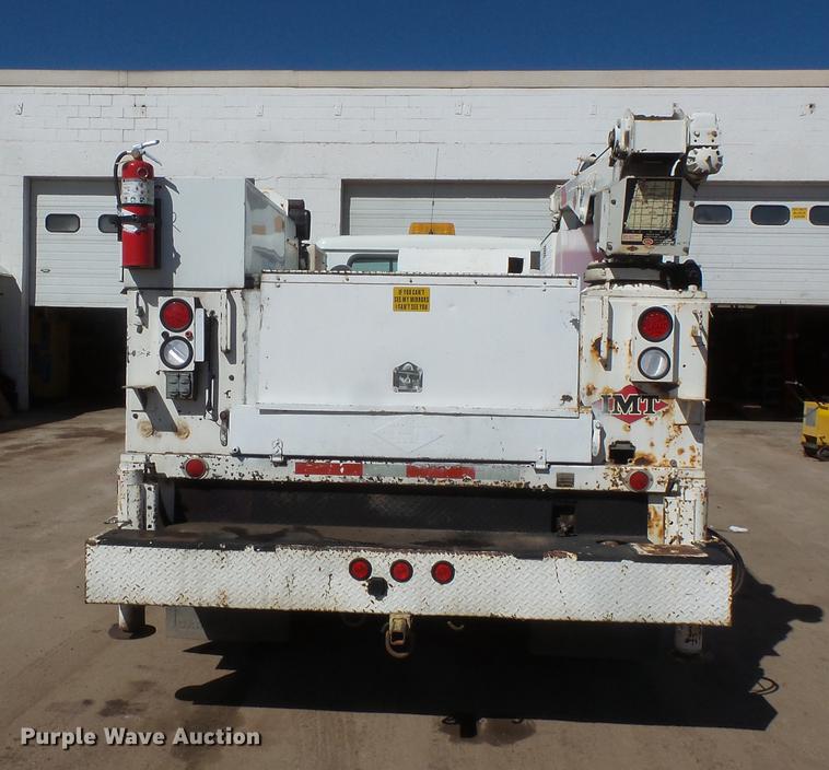 image for item DV9661 1993 International 4700 service truck with crane