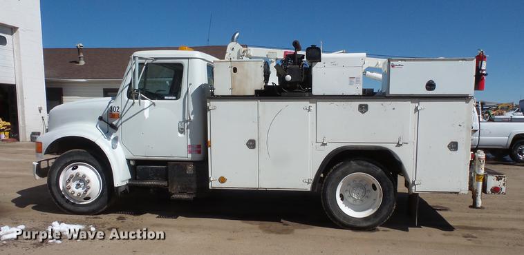 image for item DV9661 1993 International 4700 service truck with crane