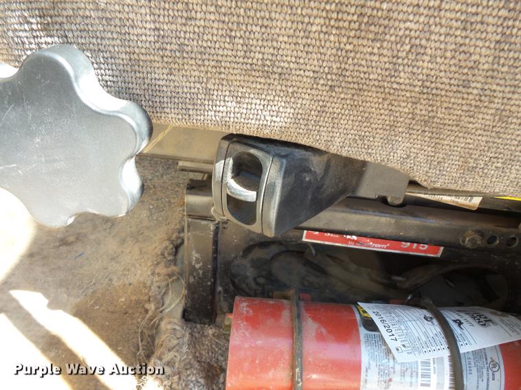 image for item DV9661 1993 International 4700 service truck with crane