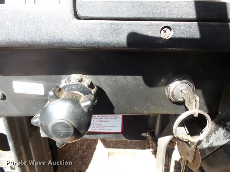 image for item DV9661 1993 International 4700 service truck with crane