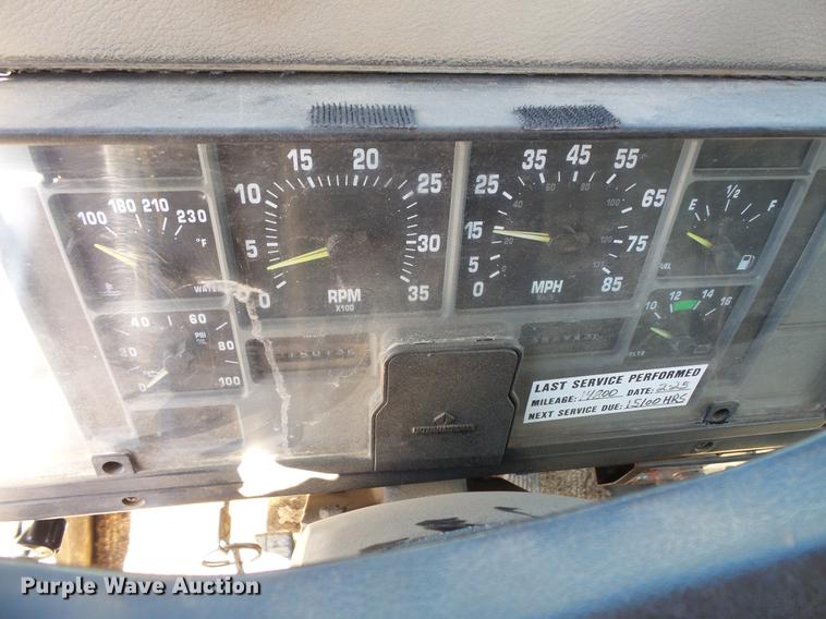 image for item DV9661 1993 International 4700 service truck with crane