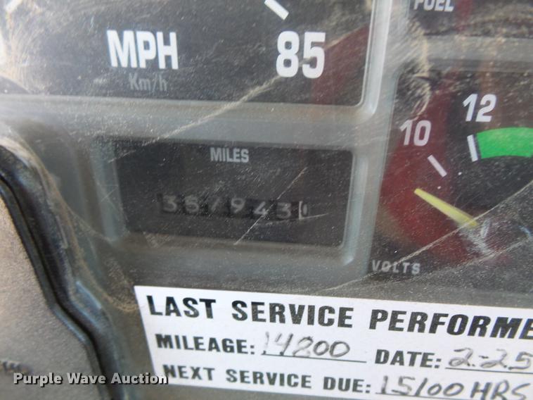 image for item DV9661 1993 International 4700 service truck with crane