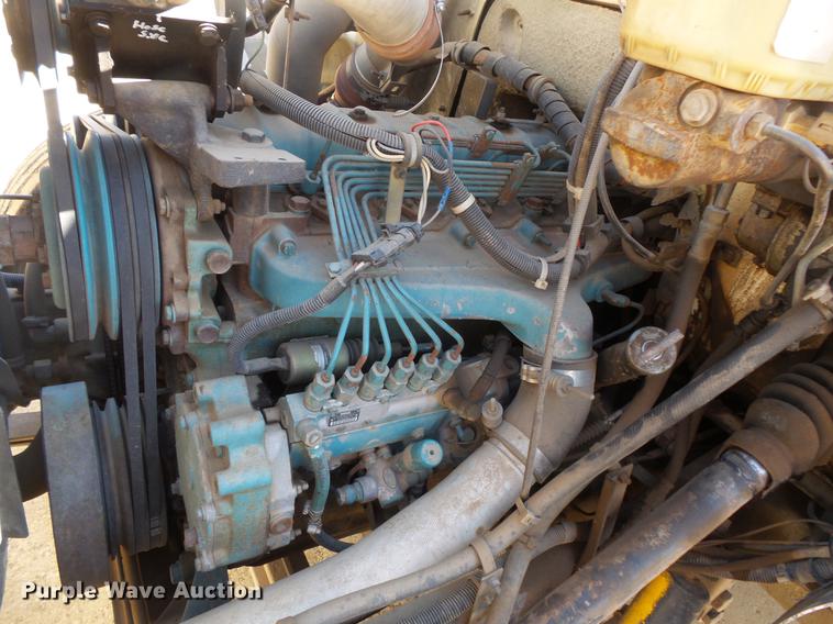 image for item DV9661 1993 International 4700 service truck with crane