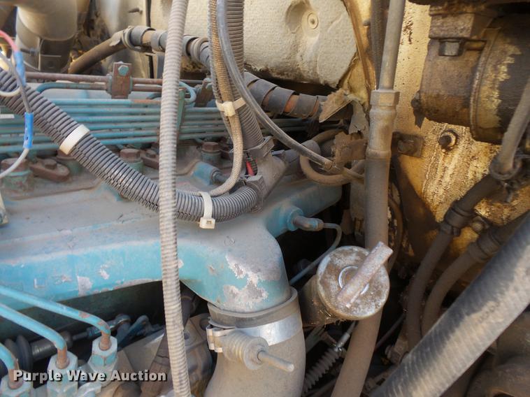 image for item DV9661 1993 International 4700 service truck with crane