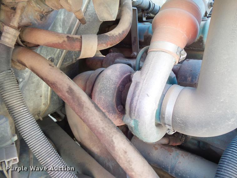 image for item DV9661 1993 International 4700 service truck with crane