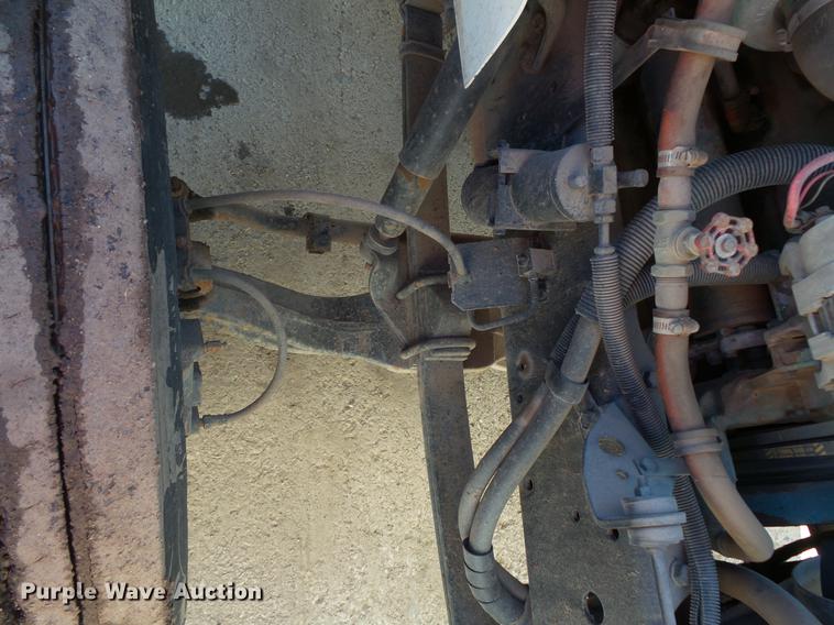 image for item DV9661 1993 International 4700 service truck with crane