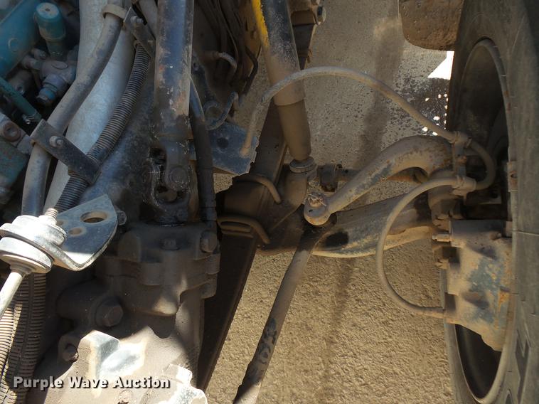 image for item DV9661 1993 International 4700 service truck with crane