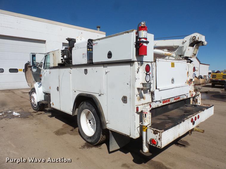 image for item DV9661 1993 International 4700 service truck with crane